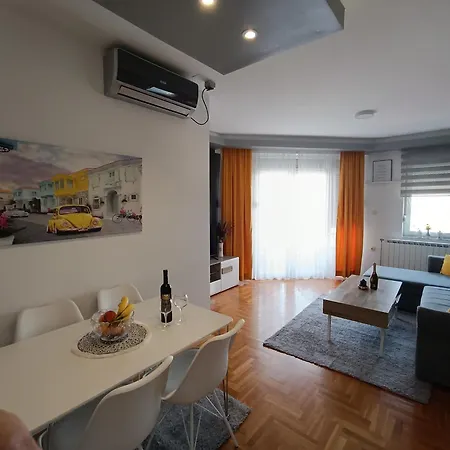 Center Apartment *